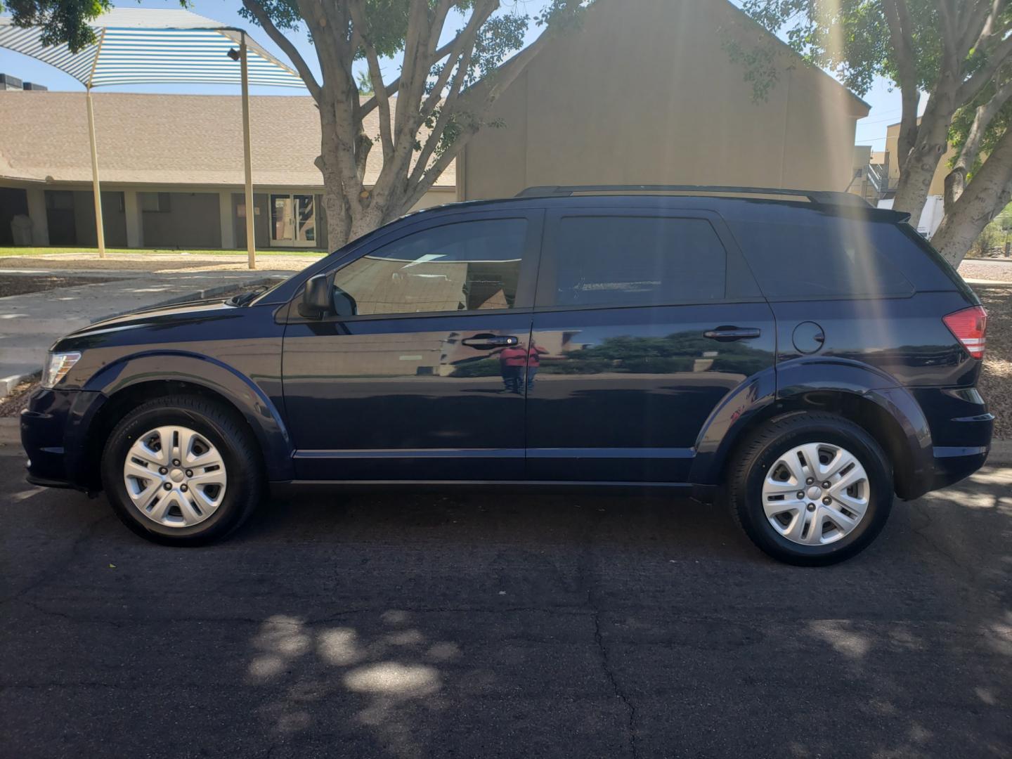 2018 /Tan and black Dodge Journey SE (3C4PDCAB1JT) with an 2.4L L4 DOHC 16V engine, 4-Speed Automatic transmission, located at 323 E Dunlap Ave., Phoenix, AZ, 85020, (602) 331-9000, 33.567677, -112.069000 - 2018 Dodge Journey SE,...... EXCELLENT condition, A Real See!!.... No accidents, Power everything, Ice cold ac front and rear, Touch screen Stereo/CD player, bluetooth, phone sync, Satellite compatible, 3RD row seating, rear receiver, Clean black and Tan interior with tan cloth seats in near perfect - Photo#6